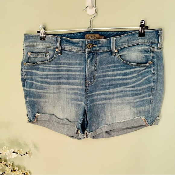 Torrid Denim Cuffed Short Size 20 - Picture 3 of 5